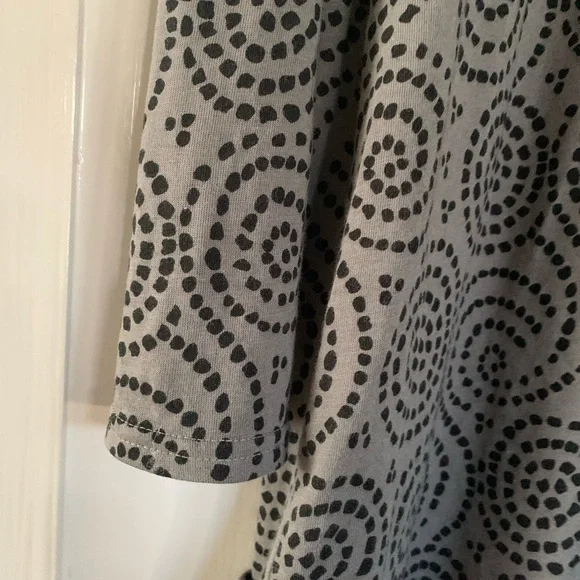 Gray Patterned Long Sleeve Top - Picture 3 of 10